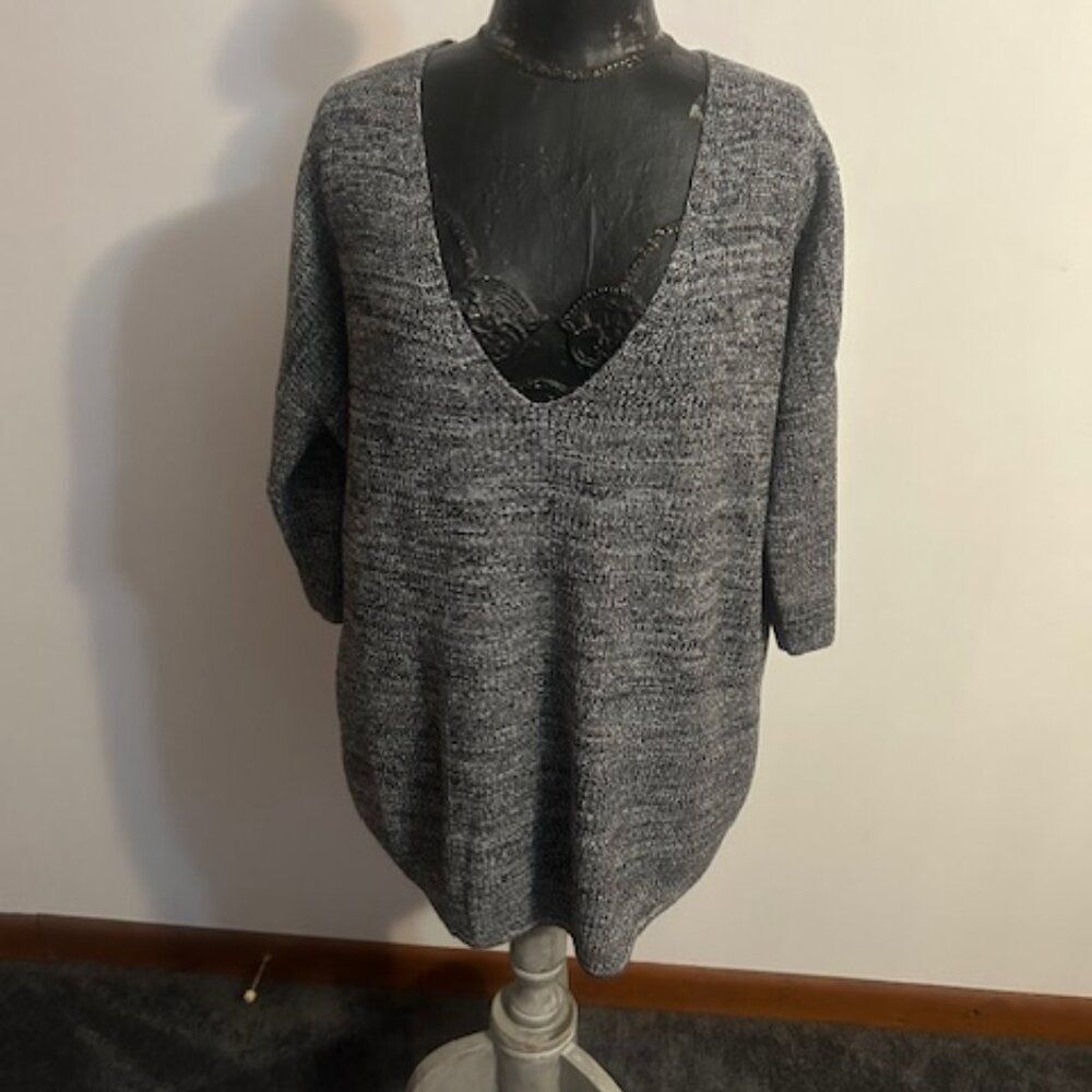 Express Black/White Knit Hi/Lo  V-neck oversize sweater, size M